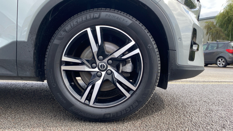 Volvo XC40 2.0 B3P Plus Dark 5dr Auto Petrol Estate